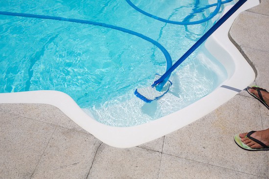 Balai aspirateur manuel pour piscine